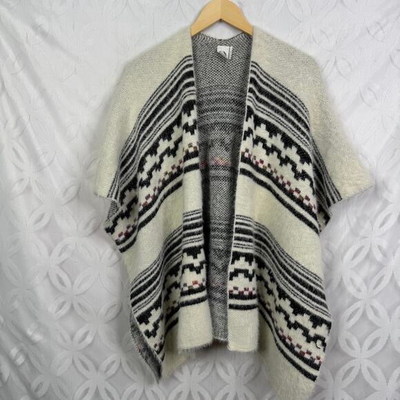 Anthropologie Akemi + Kin Tallulah Eyelash Knit Plush Aztec Print Poncho - Picture 3 of 7